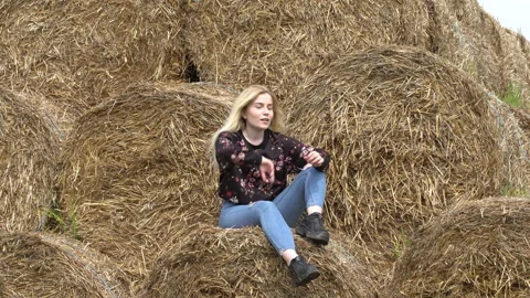 Girl dancing Video stock 133194518