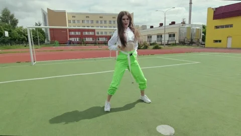 Girl dancing modern dance in the open air. Booty Dance. Slow motion. Gimbal shot Stock Footage 133372059