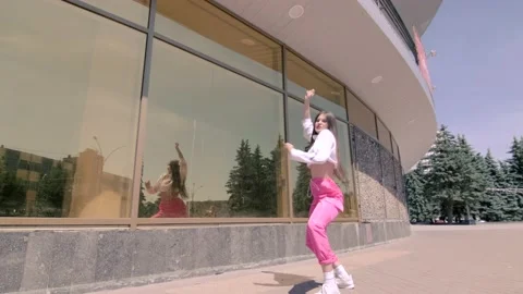 Girl dancing modern dance in the open air. Booty Dance. Gimbal shot. Slow motion Stock Footage 133607478