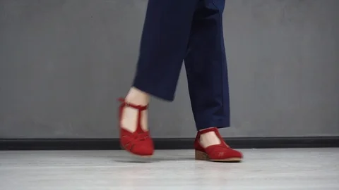 Girl dancing solo jazz swing dance. Dancer's legs close-up. Funny dance on grey Video stock 120631653