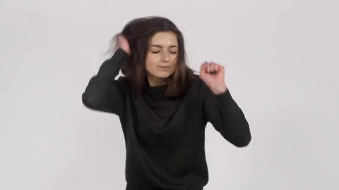 The girl is dancing in the studio 库存影片 81773189