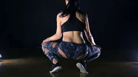 Girl dancing in the studio twerk Stock-Footage 69090016