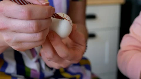Girl decorates an Easter egg with marker. Stock Footage 150977376