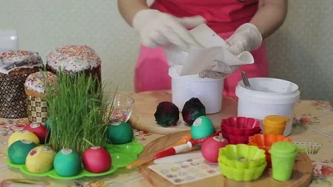 The girl decorates Easter eggs in a solution Stock Footage 76646294