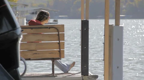 Girl on Dock 库存影片 887310