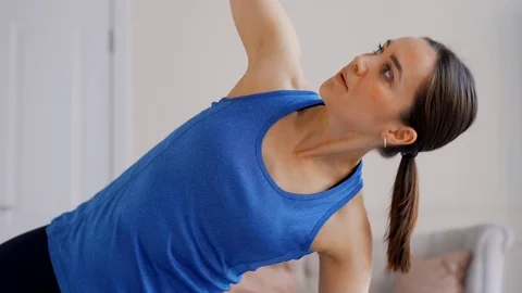 Girl does side plank with rotation of the body. Video stock 126827449