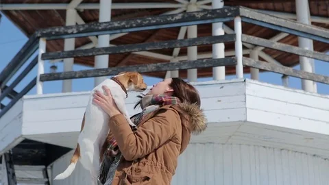 The girl with the dog on the background of the lighthouse. Stockbeeldmateriaal 74912031