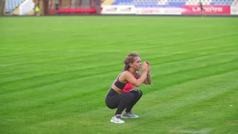 Girl doing exercise Stock-Footage 138875568