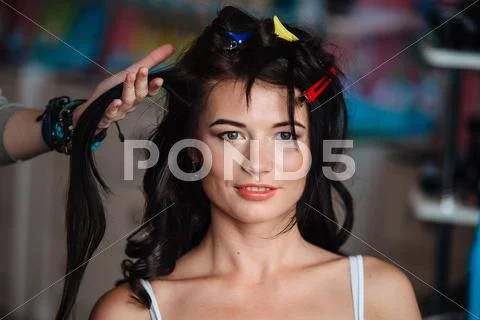 Girl doing hairstyling Stock-Fotos