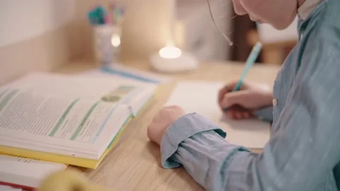 Girl doing homework. Video stock 178904494