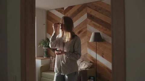 Girl doing makeup standing in front of the mirror Stock-Footage 143458343