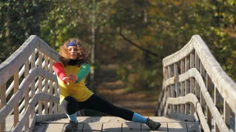 Girl doing stretching exercise Video stock 8929404