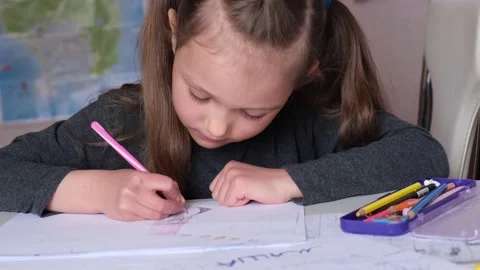 Girl drawing Stock Footage 152835546