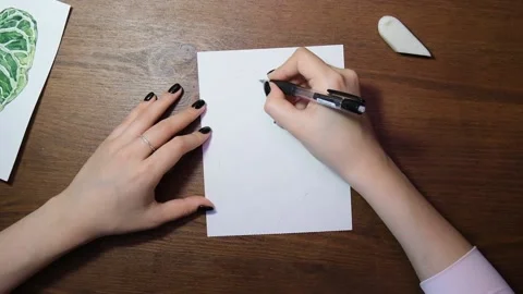 Girl draws 2 Stock Footage 152906950