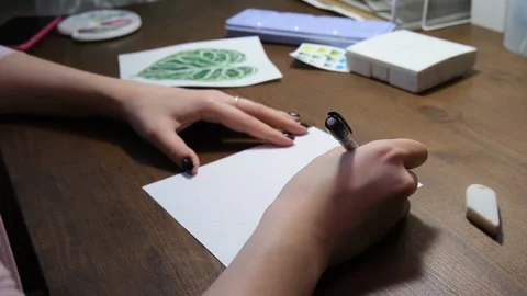 Girl draws Stock Footage 152906954