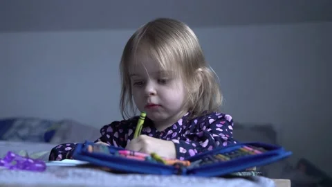 The girl draws Stock Footage 231900893