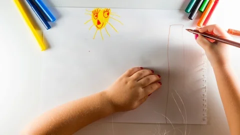 The girl draws a picture Video stock 102852753