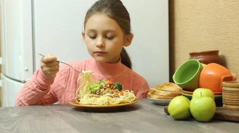 Girl eating spaghetti Stock-Footage 44440076