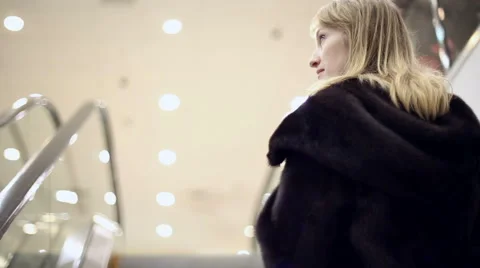 The girl up the escalator Video stock 60673091