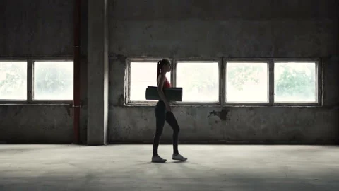 Girl with Exercise Mat Vidéo 91792972