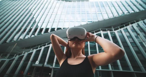 Girl experimenting with virtual reality glasses in the city Stock Footage 201680997