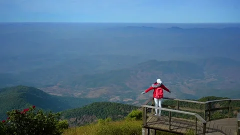 The girl is feeling refreshed on Doi Inthanon Mountain, Chiang Mai Province. Stock Footage 146701088