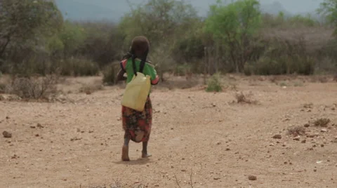 Girl fetching water in desert 動画素材 59796955