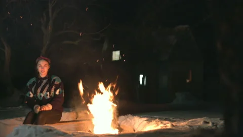 Girl by the fire. Video stock 106457790