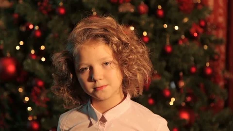 The girl in front of the tree waving Video stock 82357629