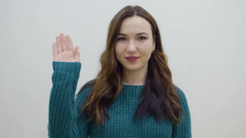 The girl is gesturing in front of the camera. HD Видео 98881383