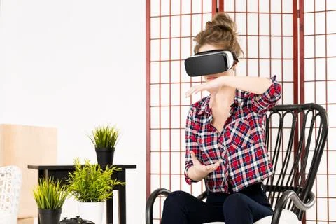 Girl getting experience using VR glasses of virtual reality Foto stock