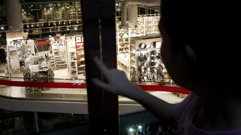 A girl going down the elevator in a shopping center when it closes. Closing of s Stock Footage 270493260