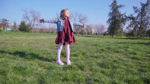 The girl is in a good spring mood. Stock Footage 271152583