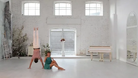 Girl with guy dance gymnastic dance in the dance hall Stock Footage