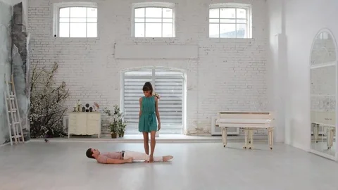 Girl with guy dance gymnastic dance in the dance hall Stock Footage