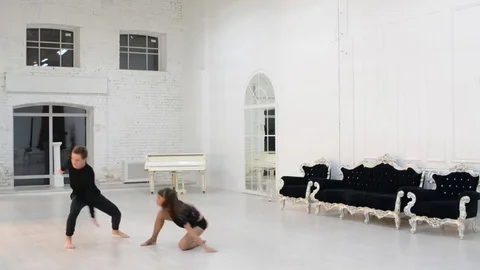Girl with guy dance gymnastic dance in the dance hall Stock Footage