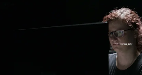 Girl hacker sitting behind a computer Stockbeeldmateriaal 104255982