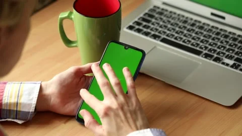 Girl hands using green screen smartphone. Closeup swapping tapping. Social netwo 스톡 동영상 142367034
