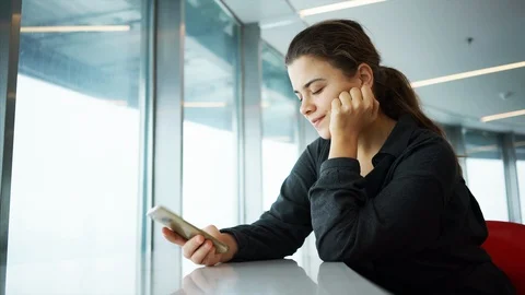 Girl in high tech cafe Video stock 87903243