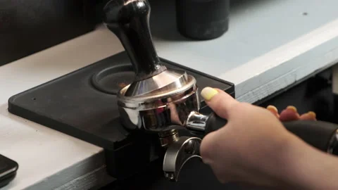 The girl incorrectly puts the tempera when pressing coffee Stock Footage 158167163