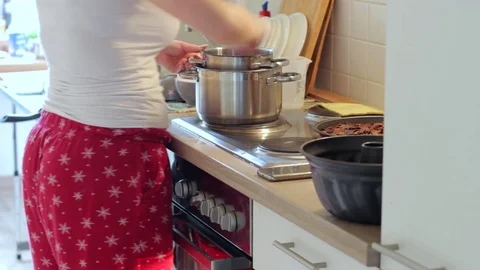 Girl kitchen taymlaps Stock Footage 70918500