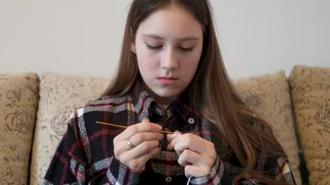 Girl is knitting on the sofa Video stock 315302105