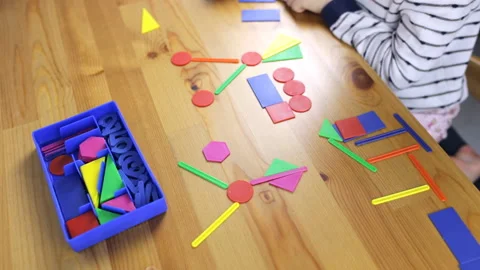 Girl learn geometric shapes Stock-Footage 101017101