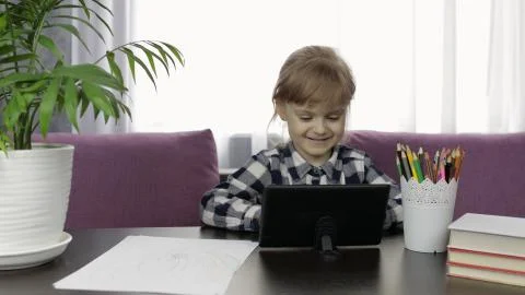 Girl learning online lessons using digital tablet computer. Distance education Foto stock