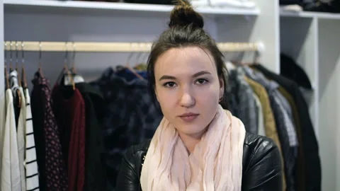 Girl looking at the camera Stock-Footage 101432852