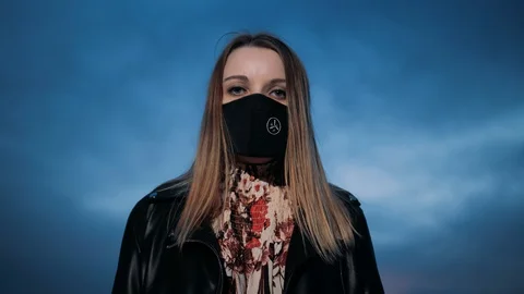 The girl is looking down 스톡 동영상 128810531