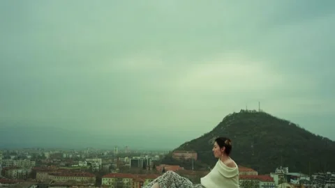 Girl looking on the mountain scape Stock-Footage 284540758