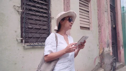 The girl looks at the map on the tablet. Stock Footage 72486285