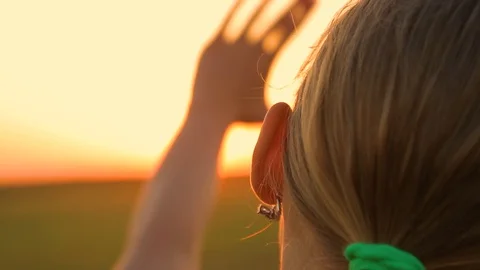 Girl looks at the sun through her hand Stock Footage 89740153