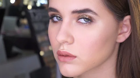 Girl make make-up Stock Footage 103249362